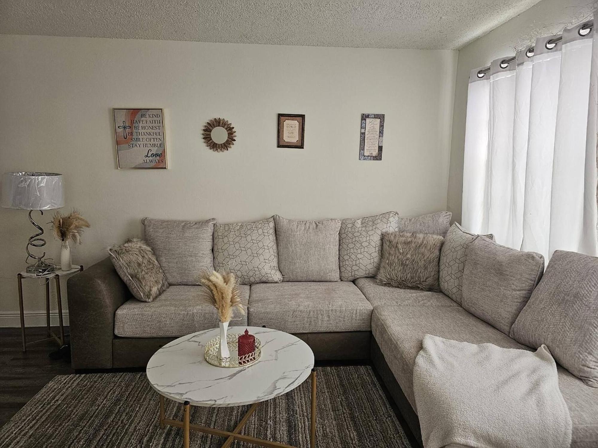 Room In Apartment - The Sample Rd Retreats 폼파노 비치 외부 사진
